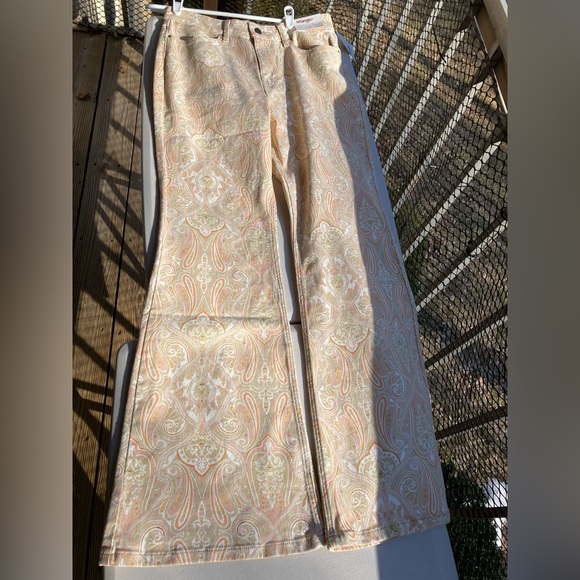 Wrangler High Rise Fierce Flare Paisley Colorful Print Cotton Jeans Size 8 29/32 - Picture 7 of 16